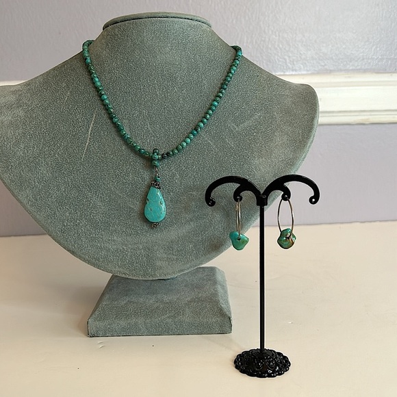 Vintage southwest silver tone and turquoise necklace and hoop earrings set - Picture 2 of 10